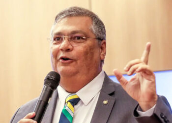 Em visita ao STF, Dino anuncia posse para 22 de fevereiro
