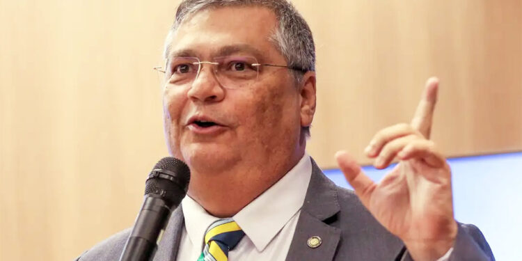 Em visita ao STF, Dino anuncia posse para 22 de fevereiro