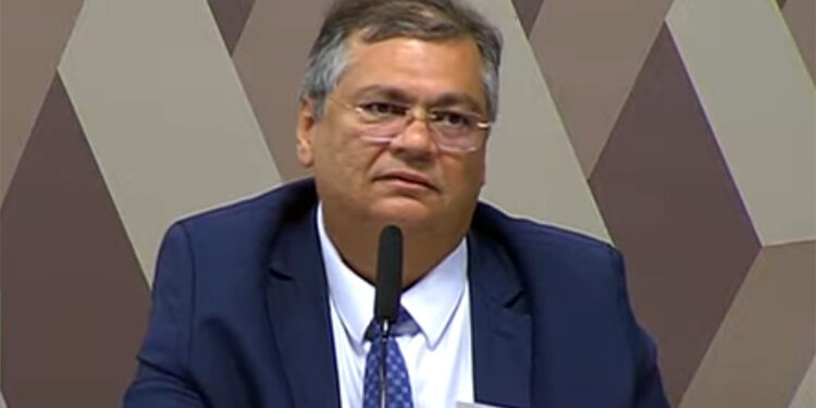 Em sabatina, Dino diz que fake news pode ser crime mesmo sem lei específica