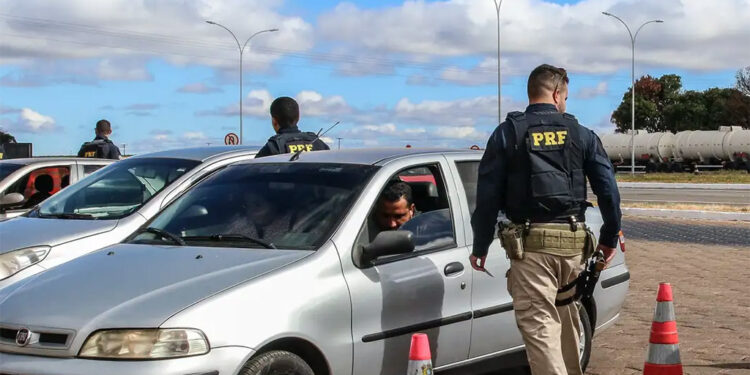 Operação da PRF mira embriaguez ao volante e excesso de velocidade