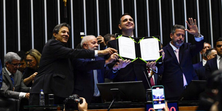 Congresso Nacional promulga reforma tributária; veja o que muda