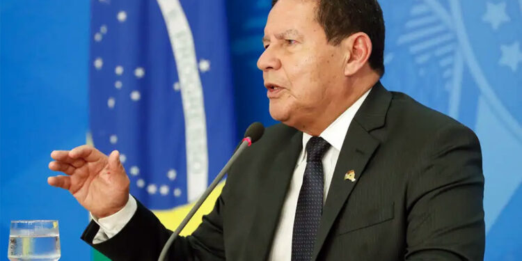 Mourão diz que “sistema está atuando com ferramentas de um estado policial”