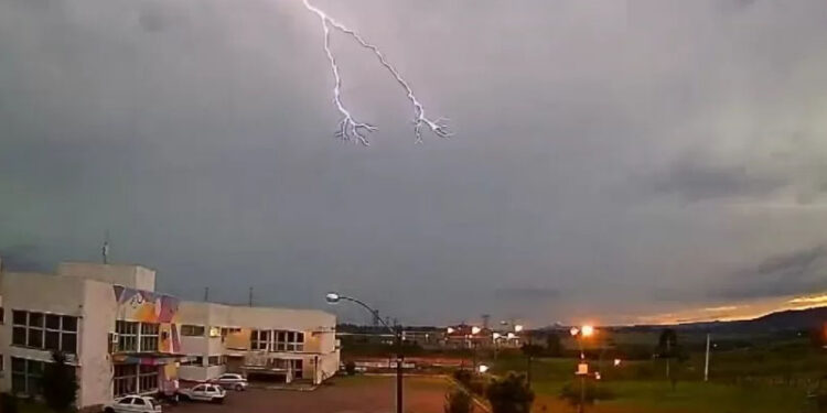 Ciclone que atingiu RS pode chegar em MG, SP e RJ