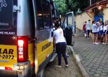 Renovação da permissão para transporte escolar em Fabriciano começa na terça