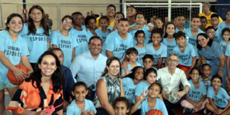 Zema acompanha programa de incentivo ao esporte em Vargem Alegre