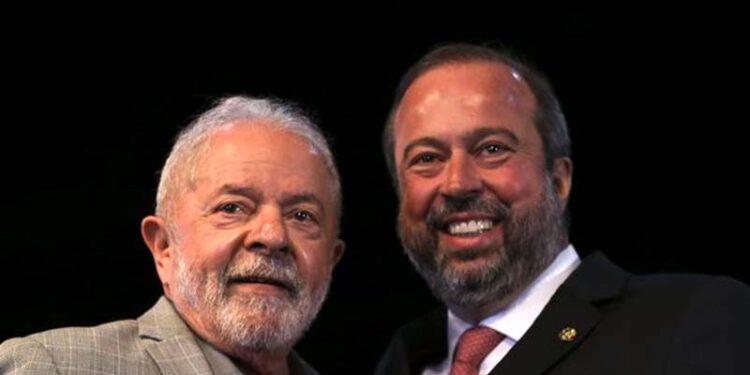 Governo Lula quer usar recursos da Eletrobras para baixar conta de luz