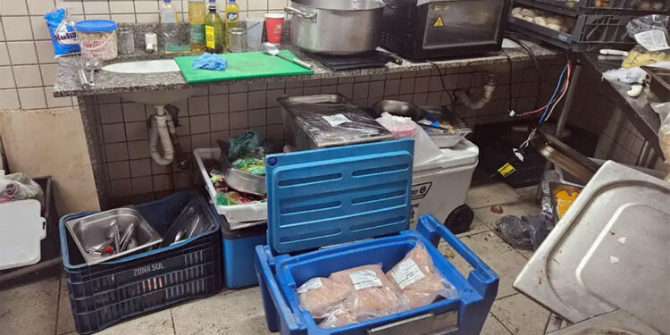 Camarote da Sapucaí preparava alimentos no banheiro