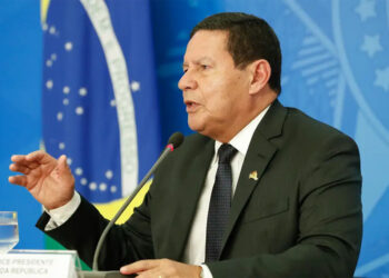 Mourão pede reação das Forças Armadas às operações do STF contra militares