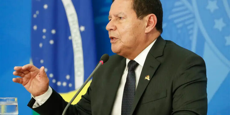 Mourão pede reação das Forças Armadas às operações do STF contra militares
