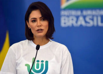 Michelle ironiza operação contra Bolsonaro usando frase de Janja