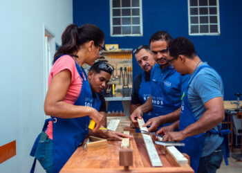 Oficina dos Sonhos abre novas turmas para curso de design em madeira e metal