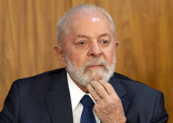 Aprovação do governo Lula cai e desaprovação sobe
