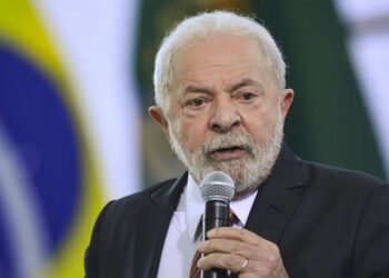 Lula chama Bolsonaro de “covarde” e ironiza pedido de “anistia”