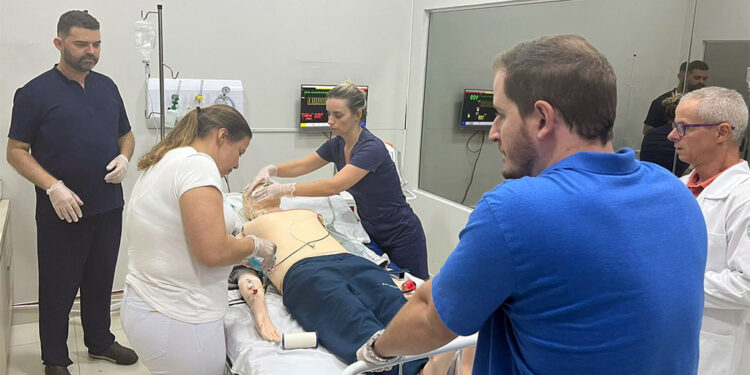 Profissionais da UPA24h de Ipatinga aprimoram habilidades em treinamento