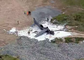 Avião cai no Aeroporto da Pampulha e deixa 2 mortos