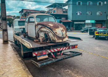 Prefeitura intensifica remoção de carros abandonados e sucatas em Ipatinga
