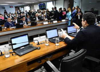 Comissão aprova PEC que criminaliza posse de qualquer quantidade de droga