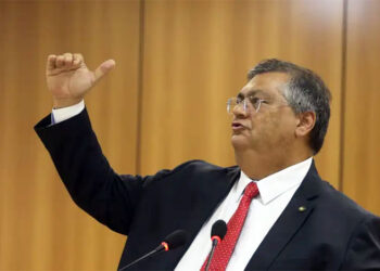 Flávio Dino nega recurso de Bolsonaro para rever multa do TSE