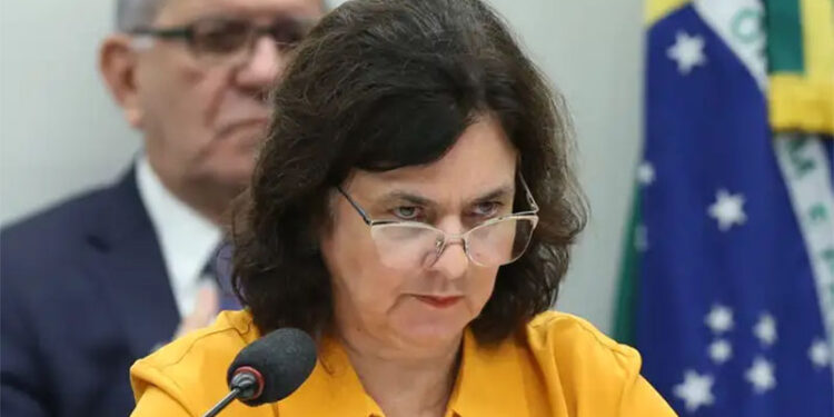 Governo Lula tenta minimizar impactos da dengue com dados distorcidos, diz jornal