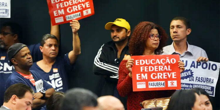 Servidores federais de educação iniciam greve na quarta-feira
