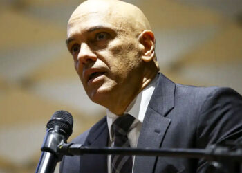 Moraes nega pedido para isentar X no Brasil de ordens judiciais