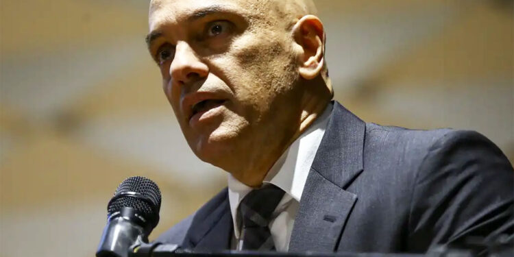 Moraes nega pedido para isentar X no Brasil de ordens judiciais