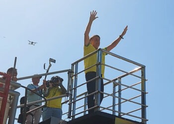 Ato de Bolsonaro em Copacabana reúne milhares de apoiadores