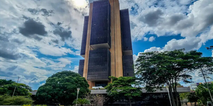Brasileiros ainda não sacaram R$ 7,79 bi de valores a receber