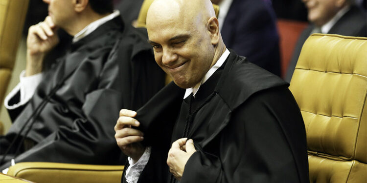 Moraes suspende lei que proíbe linguagem neutra em escolas de MG