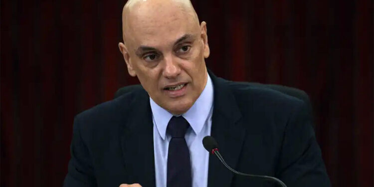 Moraes derruba ação do CFM que proíbe aborto legal acima de 22 semanas