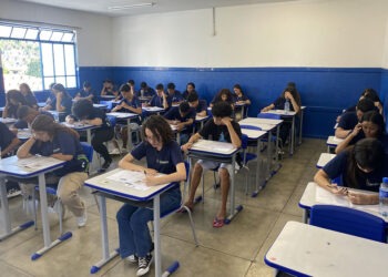 Governo de Minas aplica simulado do Enem para preparar estudantes