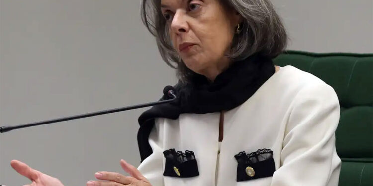 Ministra diz que liberdade de expressão ‘vem sendo capturada por aqueles que fazem o mal’