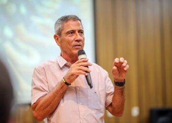 GCM de Ipatinga recebe general Braga Netto em evento