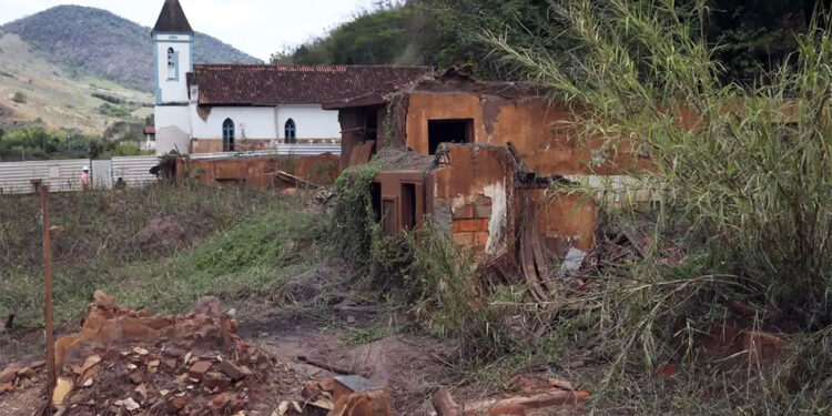 AGU pede que mineradoras paguem R$ 79 bi por danos em Mariana