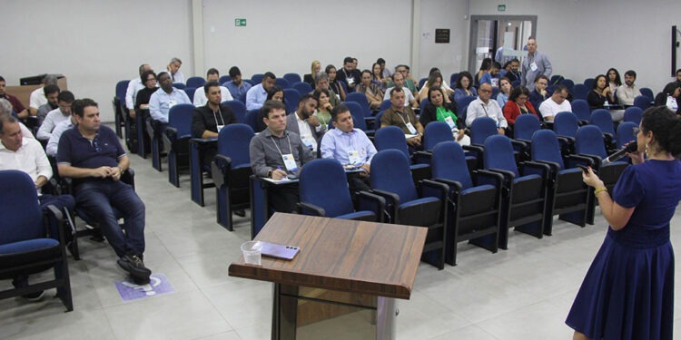 Fabriciano discute Reforma Tributária durante oficina em parceira com a CNM