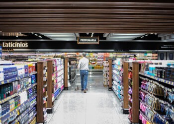 Supermercados do Vale do Aço abrem as portas no feriado desta quinta