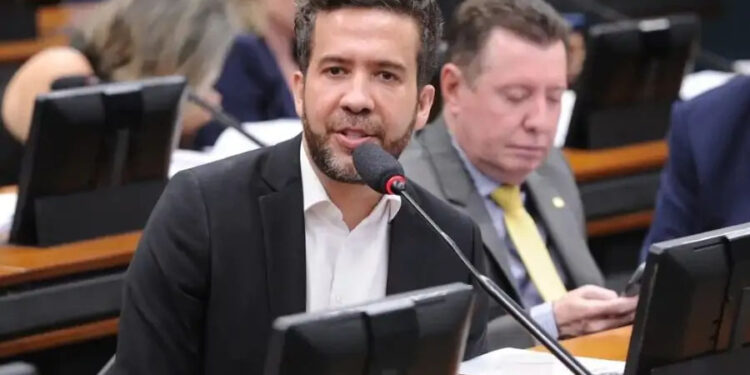 Conselho de Ética arquiva processo que poderia cassar Janones por “rachadinha”