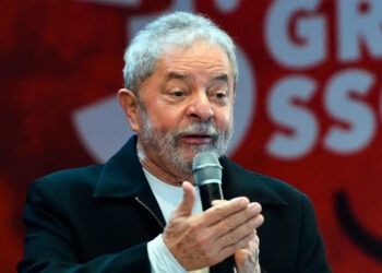 Lula sanciona ‘taxa das blusinhas’ e cobrança começa em agosto; saiba o que muda