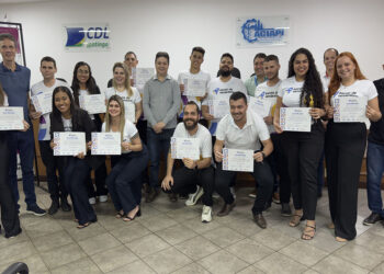 Formatura da 2ª turma da Escola de Vendedores é realizada na Aciapi-CDL