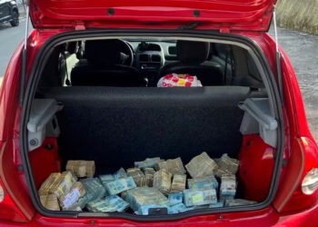 Polícia encontra R$ 1 milhão em carro abandonado no Maranhão