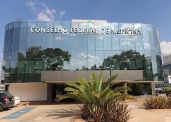 Governo Lula aciona MPF contra decisões do Conselho Federal de Medicina