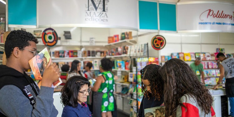 Salão do Livro Vale do Aço celebra 15 anos em 2024