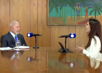 Âncora da Record é demitida após vazamento de entrevista com Lula