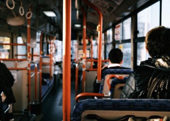 Empresa sem funcionário vence licitação de transporte escolar