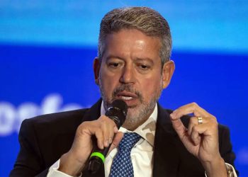 Câmara avança com PEC que limita poder no STF