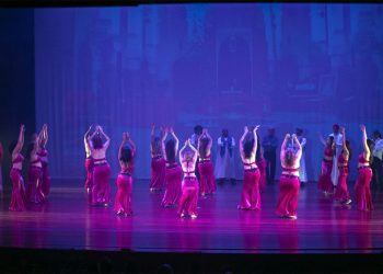 Dança árabe promove cultura e solidariedade em Ipatinga