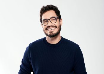 Diogo Almeida traz humor e reflexão sobre educação a Ipatinga