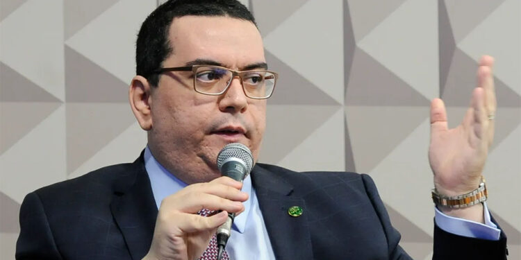 Médico defensor da cloroquina assume cargo no CFM em São Paulo