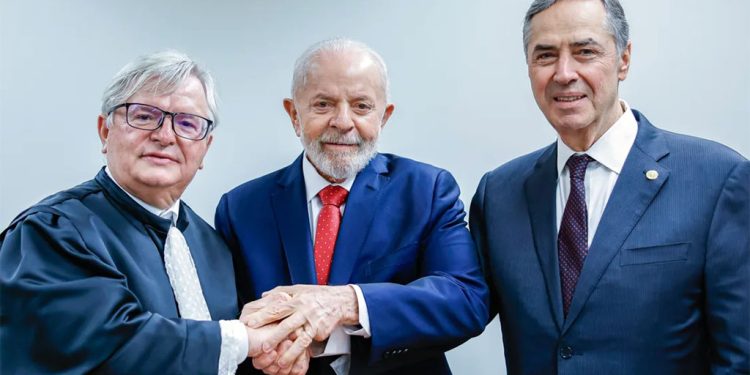 Novo presidente do STJ faz discurso progressista na posse
