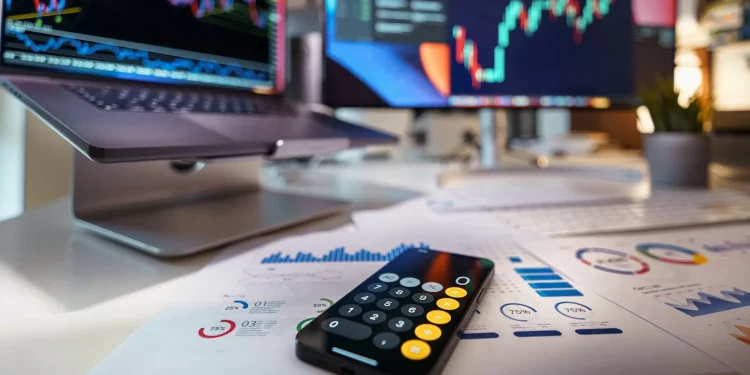 Ibovespa renova recorde histórico com expectativas de queda de juros e fusão no setor de pets